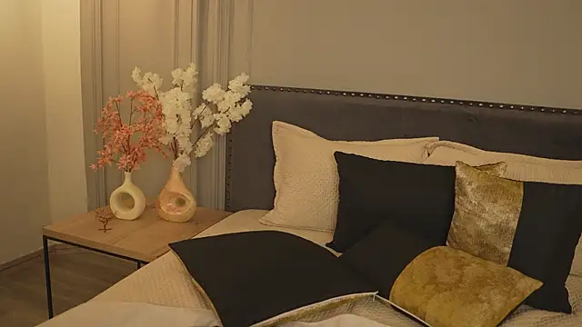 IrisBaker online show from March 8, 2026, 2:59 am