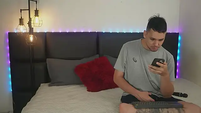 Snapshot of Cleoanubis- chatting on February 16, 2025, 4:09 am Cleoanubis- online show from February 16, 2025, 4:09 am