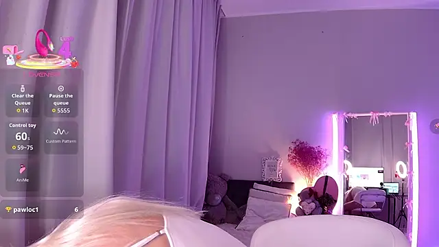 LoryWood online show from March 25, 2026, 3:51 pm