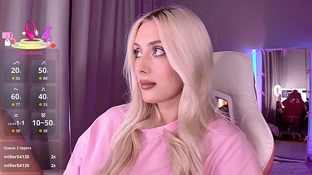 LoryWood online show from April 10, 2026, 2:44 pm