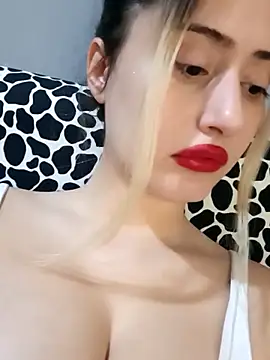 Snapshot of afrodizyak chatting on February 19, 2025, 1:17 pm afrodizyak online show from February 19, 2025, 1:17 pm