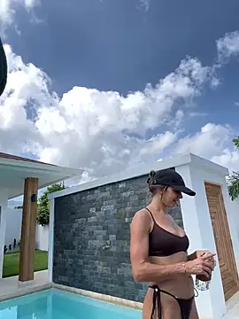 JuicyFruits93 online show from November 9, 2025, 6:44 am