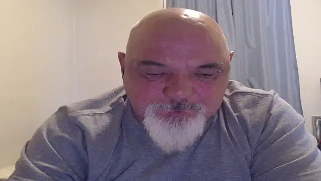 Newfiesausage1972 online show from October 8, 2025, 3:42 pm