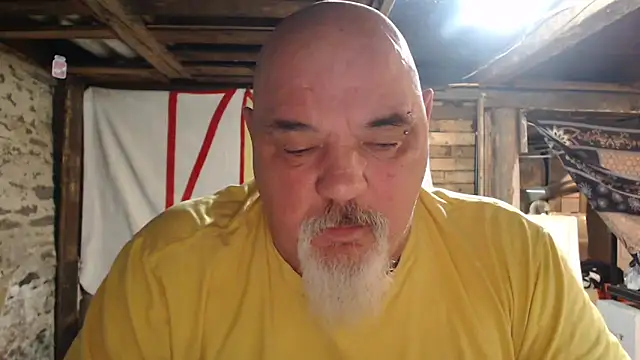 Newfiesausage1972 online show from February 15, 2026, 10:58 am