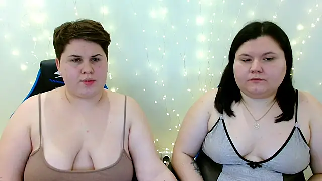 BeckyAndHellen online show from December 13, 2025, 9:20 pm