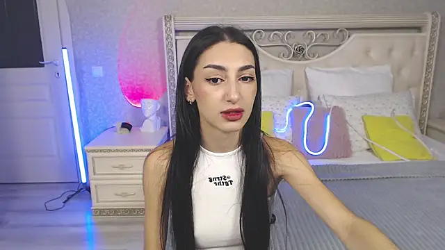 Lina Robbins online show from October 12, 2025, 9:47 pm