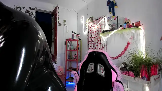 lady sontse  online show from April 5, 2026, 6:49 pm