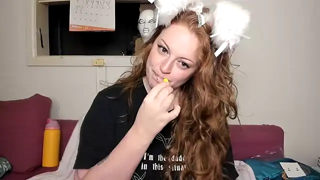 Snapshot of aaprill chatting on April 15, 2026, 10:33 am aaprill online show from April 15, 2026, 10:33 am