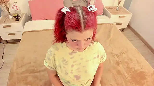 Twwiiggy online show from September 10, 2025, 8:09 pm