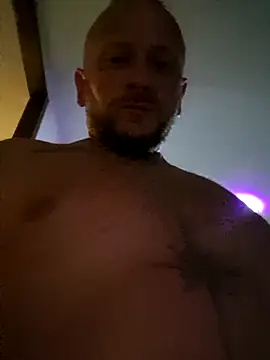 RomWoolf online show from September 17, 2025, 9:38 pm