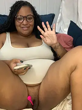 Snapshot of SweetLizzyBBW chatting on May 10, 2026, 10:48 pm SweetLizzyBBW online show from May 10, 2026, 10:48 pm