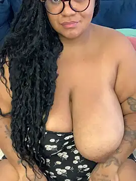 Snapshot of SweetLizzyBBW chatting on June 19, 2026, 2:43 pm SweetLizzyBBW online show from June 19, 2026, 2:43 pm