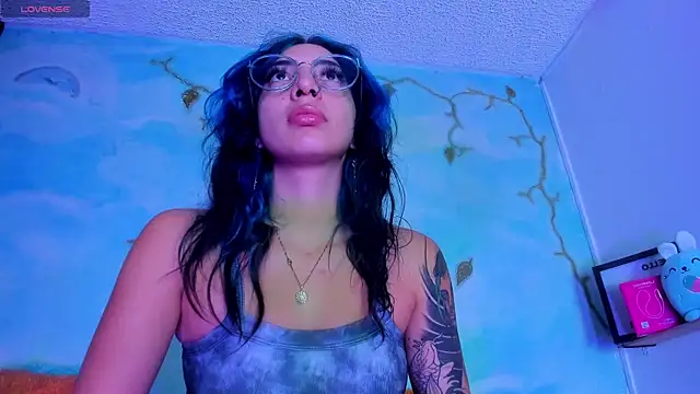 SaturnooStonee online show from April 19, 2026, 1:38 am