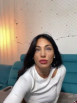 NadiaSmith online show from November 4, 2025, 2:16 pm