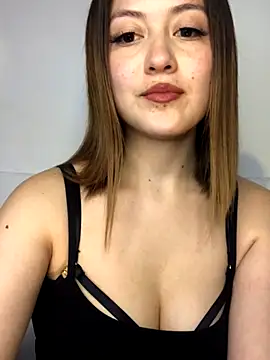 Angela Torres  online show from October 10, 2025, 5:12 pm