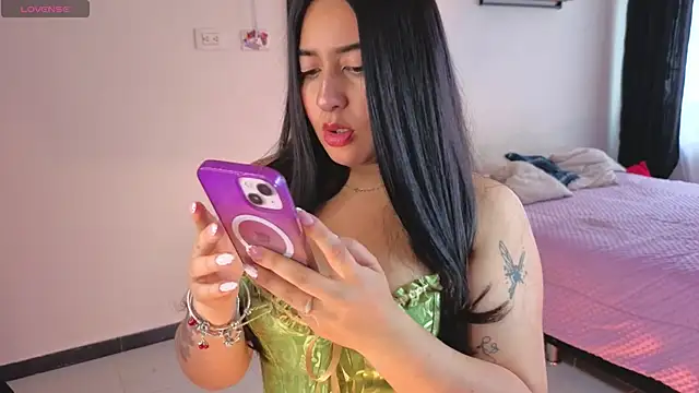 serenna se online show from April 6, 2026, 8:10 pm