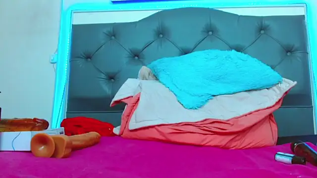 mia xx1 online show from December 21, 2024, 9:44 am