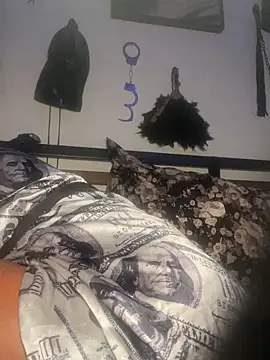 CUMQUEEN-XXX69 online show from November 17, 2025, 11:10 pm