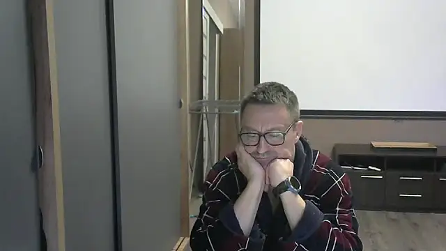 HarrySnake online show from October 6, 2025, 2:14 pm