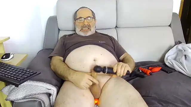 gillou1234 online show from January 31, 2025, 1:56 pm