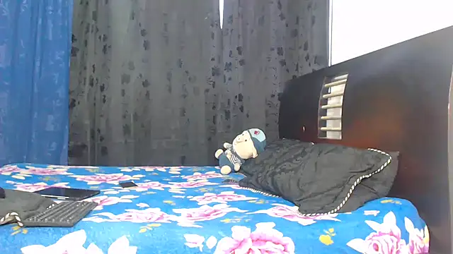 Hot Sharks  online show from November 27, 2025, 11:01 am