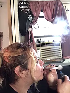 allissonw13 online show from January 4, 2025, 11:17 pm