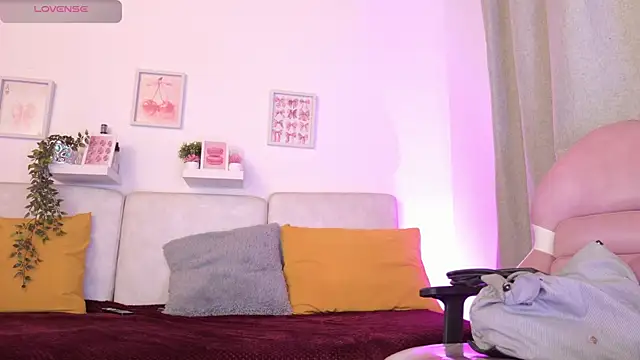 Snapshot of Malka_Burning chatting on June 27, 2026, 8:14 pm Malka Burning online show from June 27, 2026, 8:14 pm