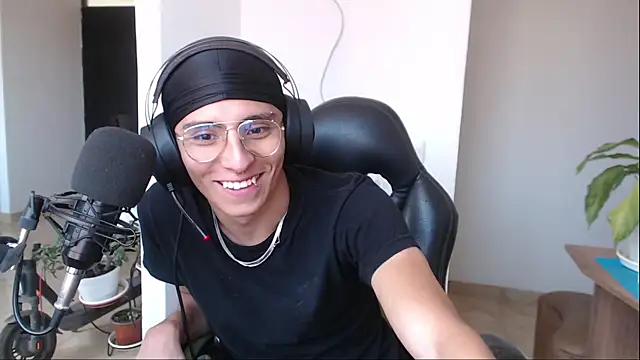 Snapshot of jay_dimarco2 chatting on February 9, 2026, 5:28 pm jay dimarco2 online show from February 9, 2026, 5:28 pm