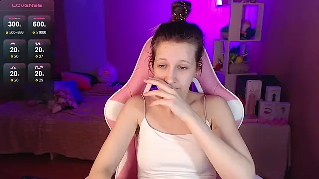 ur kitty   online show from January 13, 2025, 4:08 pm