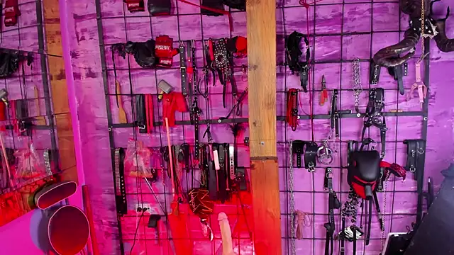 alexia aitanaa  online show from October 29, 2025, 3:09 am