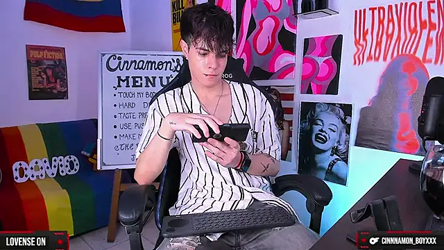 cinnamon boyxxx online show from December 6, 2024, 4:03 am