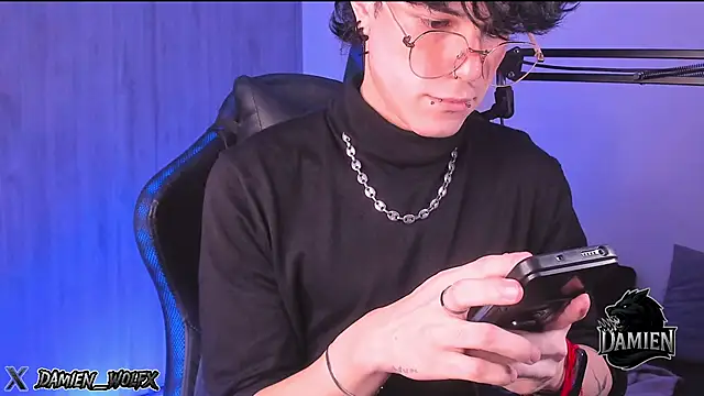 cinnamon boyxxx online show from September 19, 2025, 2:24 am