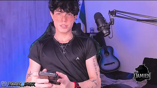 cinnamon boyxxx online show from September 29, 2025, 1:22 am