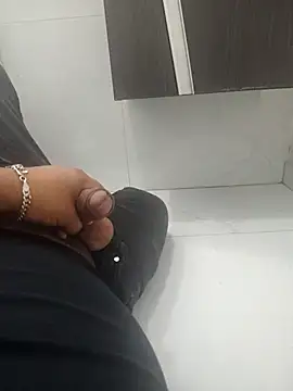 Snapshot of Frutales1402 chatting on March 4, 2026, 2:50 am Frutales1402 online show from March 4, 2026, 2:50 am