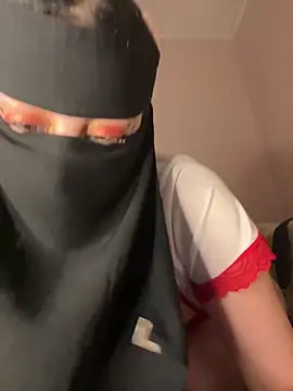 Snapshot of Jumanaa chatting on February 4, 2026, 8:36 pm Jumanaa online show from February 4, 2026, 8:36 pm