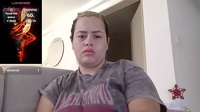 saramartinez1000 online show from December 9, 2024, 3:44 pm