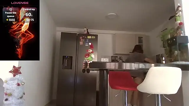 saramartinez1000 online show from December 27, 2024, 2:43 pm