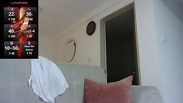 saramartinez1000 online show from February 25, 2025, 7:25 pm