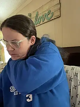 velvetta  online show from November 18, 2025, 5:17 pm