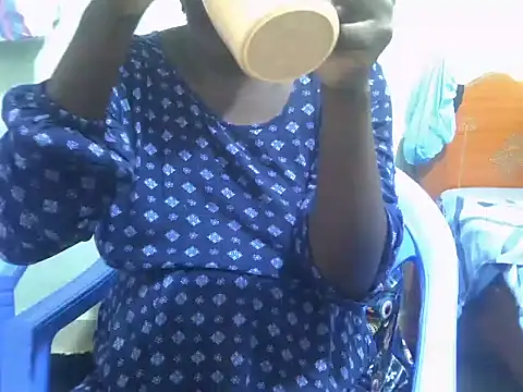 Snapshot of Petite_rider chatting on November 3, 2025, 6:03 am Petite rider online show from November 3, 2025, 6:03 am