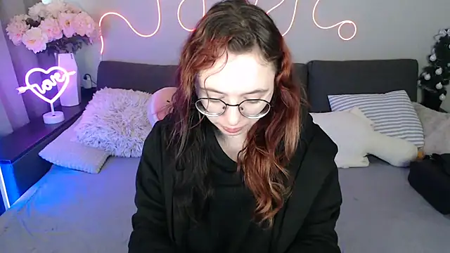 Mini Diva online show from April 17, 2026, 8:06 am