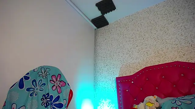 luly pink online show from April 15, 2026, 4:08 am