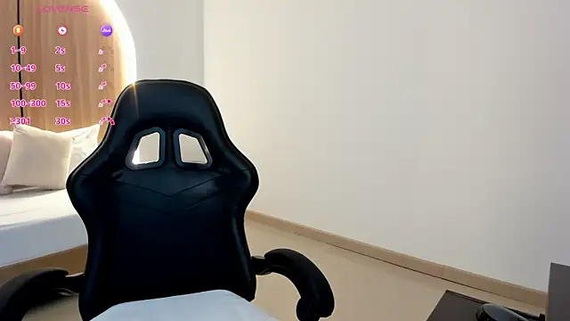 zoe danae  online show from March 14, 2026, 12:32 pm