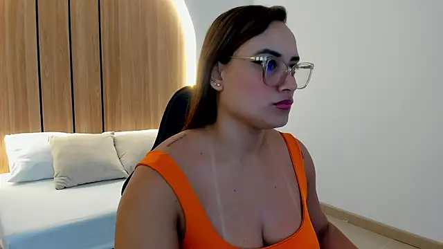 zoe danae  online show from April 9, 2026, 12:32 pm