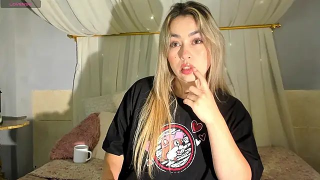 Snapshot of AnnaVictoria__ chatting on February 24, 2025, 6:16 am AnnaVictoria   online show from February 24, 2025, 6:16 am