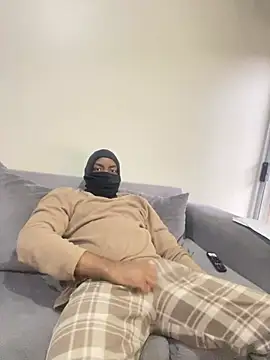 jaytee198610 online show from April 16, 2026, 3:35 pm