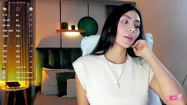 nichole bree  online show from February 17, 2025, 3:31 pm