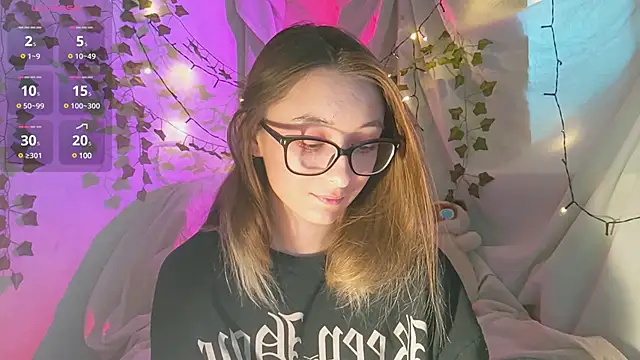 Snapshot of monlight__dana chatting on December 4, 2024, 9:18 am monlight  dana online show from December 4, 2024, 9:18 am