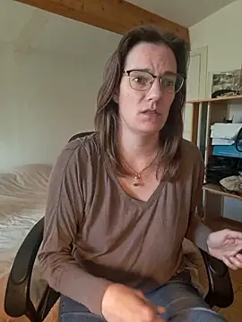 SpiceLea online show from February 14, 2025, 1:29 pm