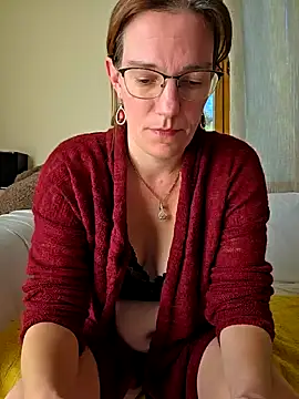 SpiceLea online show from October 2, 2025, 11:39 am